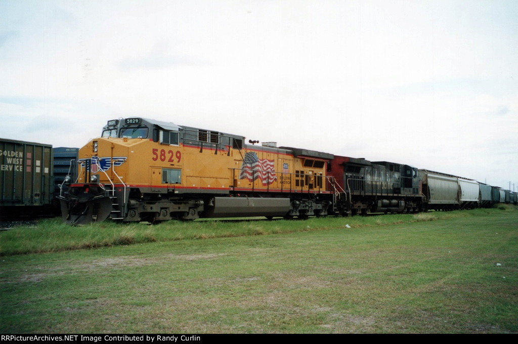 UP 5829 at Harlingen